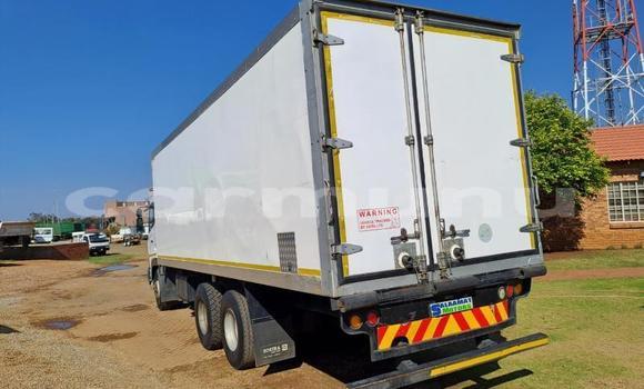 Acheter Occasion Utilitaire Nissan UD Blanc à Import - Dubai, Région de la Bouenza Acheter Occasion Utilitaire Nissan UD Blanc à Import - Dubai, Région de la Bouenza