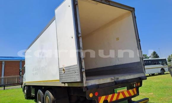 Acheter Occasion Utilitaire Nissan UD Blanc à Import - Dubai, Région de la Bouenza Acheter Occasion Utilitaire Nissan UD Blanc à Import - Dubai, Région de la Bouenza