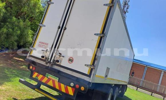 Acheter Occasion Utilitaire Nissan UD Blanc à Import - Dubai, Région de la Bouenza Acheter Occasion Utilitaire Nissan UD Blanc à Import - Dubai, Région de la Bouenza