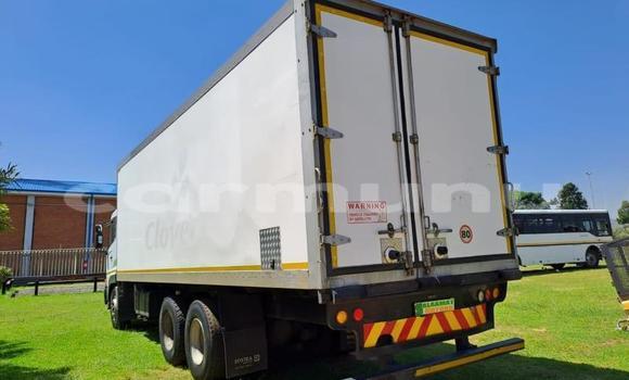 Acheter Occasion Utilitaire Nissan UD Blanc à Import - Dubai, Région de la Bouenza Acheter Occasion Utilitaire Nissan UD Blanc à Import - Dubai, Région de la Bouenza