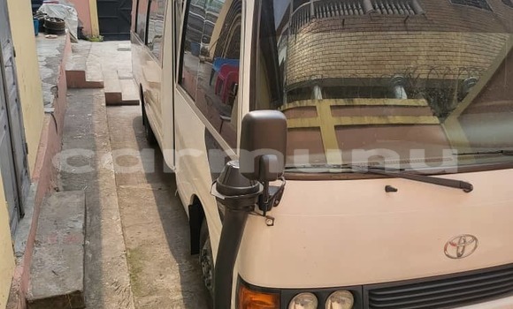 Acheter Occasion Voiture Toyota Coaster Blanc à Brazzaville, Commune de Brazzaville Acheter Occasion Voiture Toyota Coaster Blanc à Brazzaville, Commune de Brazzaville