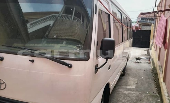 Acheter Occasion Voiture Toyota Coaster Blanc à Brazzaville, Commune de Brazzaville Acheter Occasion Voiture Toyota Coaster Blanc à Brazzaville, Commune de Brazzaville