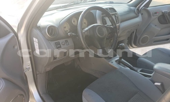 Acheter Occasion Voiture Toyota RAV4 Gris à Brazzaville, Commune de Brazzaville Acheter Occasion Voiture Toyota RAV4 Gris à Brazzaville, Commune de Brazzaville