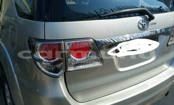 Acheter Occasion Voiture Toyota Fortuner Gris à Brazzaville, Commune de Brazzaville Acheter Occasion Voiture Toyota Fortuner Gris à Brazzaville, Commune de Brazzaville