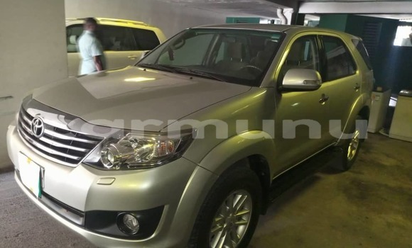 Acheter Occasion Voiture Toyota Fortuner Gris à Brazzaville, Commune de Brazzaville Acheter Occasion Voiture Toyota Fortuner Gris à Brazzaville, Commune de Brazzaville