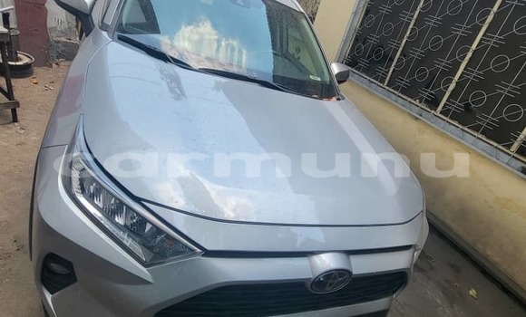Acheter Occasion Voiture Toyota RAV4 Gris à Brazzaville, Commune de Brazzaville Acheter Occasion Voiture Toyota RAV4 Gris à Brazzaville, Commune de Brazzaville