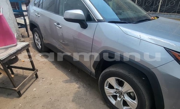 Acheter Occasion Voiture Toyota RAV4 Gris à Brazzaville, Commune de Brazzaville Acheter Occasion Voiture Toyota RAV4 Gris à Brazzaville, Commune de Brazzaville