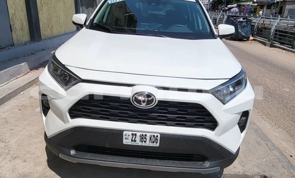 Acheter Occasion Voiture Toyota RAV4 Blanc à Brazzaville, Commune de Brazzaville Acheter Occasion Voiture Toyota RAV4 Blanc à Brazzaville, Commune de Brazzaville