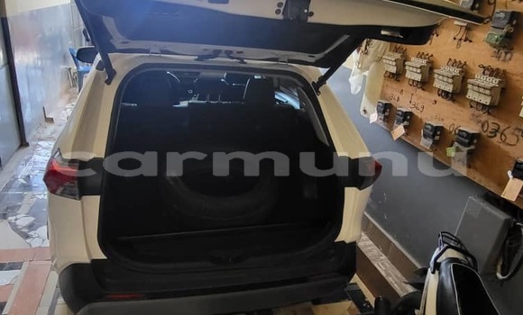 Acheter Occasion Voiture Toyota RAV4 Blanc à Brazzaville, Commune de Brazzaville Acheter Occasion Voiture Toyota RAV4 Blanc à Brazzaville, Commune de Brazzaville