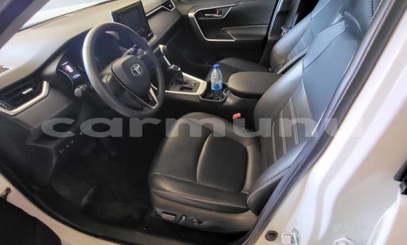 Acheter Occasion Voiture Toyota RAV4 Blanc à Brazzaville, Commune de Brazzaville Acheter Occasion Voiture Toyota RAV4 Blanc à Brazzaville, Commune de Brazzaville