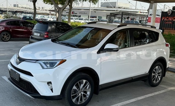 Acheter Occasion Voiture Toyota RAV4 Blanc à Pointe–Noire, Région du Kouilou Acheter Occasion Voiture Toyota RAV4 Blanc à Pointe–Noire, Région du Kouilou