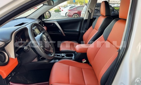 Acheter Occasion Voiture Toyota RAV4 Blanc à Pointe–Noire, Région du Kouilou Acheter Occasion Voiture Toyota RAV4 Blanc à Pointe–Noire, Région du Kouilou