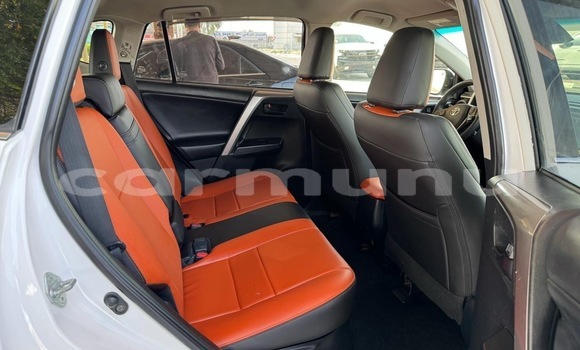 Acheter Occasion Voiture Toyota RAV4 Blanc à Pointe–Noire, Région du Kouilou Acheter Occasion Voiture Toyota RAV4 Blanc à Pointe–Noire, Région du Kouilou