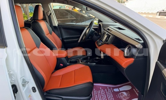 Acheter Occasion Voiture Toyota RAV4 Blanc à Pointe–Noire, Région du Kouilou Acheter Occasion Voiture Toyota RAV4 Blanc à Pointe–Noire, Région du Kouilou