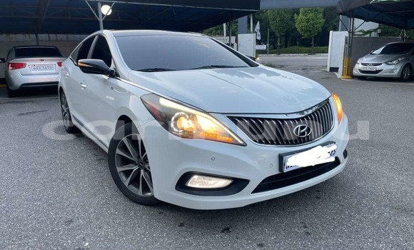 Acheter Occasion Voiture Hyundai Grandeur Blanc à Brazzaville, Commune de Brazzaville Acheter Occasion Voiture Hyundai Grandeur Blanc à Brazzaville, Commune de Brazzaville