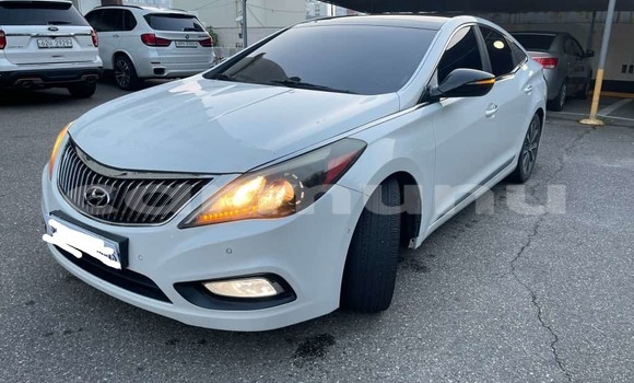 Acheter Occasion Voiture Hyundai Grandeur Blanc à Brazzaville, Commune de Brazzaville Acheter Occasion Voiture Hyundai Grandeur Blanc à Brazzaville, Commune de Brazzaville