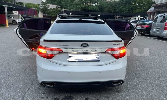 Acheter Occasion Voiture Hyundai Grandeur Blanc à Brazzaville, Commune de Brazzaville Acheter Occasion Voiture Hyundai Grandeur Blanc à Brazzaville, Commune de Brazzaville