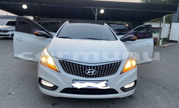 Acheter Occasion Voiture Hyundai Grandeur Blanc à Brazzaville, Commune de Brazzaville Acheter Occasion Voiture Hyundai Grandeur Blanc à Brazzaville, Commune de Brazzaville