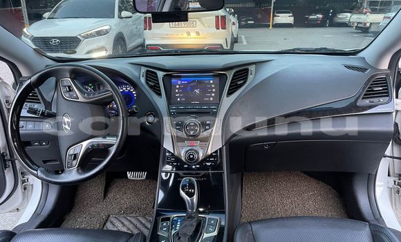 Acheter Occasion Voiture Hyundai Grandeur Blanc à Brazzaville, Commune de Brazzaville Acheter Occasion Voiture Hyundai Grandeur Blanc à Brazzaville, Commune de Brazzaville