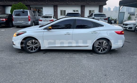 Acheter Occasion Voiture Hyundai Grandeur Blanc à Brazzaville, Commune de Brazzaville Acheter Occasion Voiture Hyundai Grandeur Blanc à Brazzaville, Commune de Brazzaville