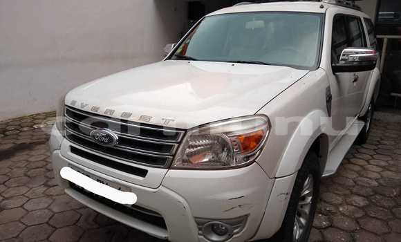 Acheter Occasion Voiture Ford Everest Blanc à Brazzaville, Commune de Brazzaville Acheter Occasion Voiture Ford Everest Blanc à Brazzaville, Commune de Brazzaville