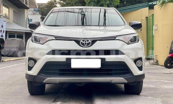 Acheter Occasion Voiture Toyota RAV4 Blanc à Owando, Cuvette-Ouest Acheter Occasion Voiture Toyota RAV4 Blanc à Owando, Cuvette-Ouest