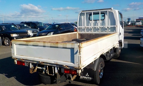 Buy Used Mitsubishi Van White Truck in Import - Dubai in Region of Bouenza Buy Used Mitsubishi Van White Truck in Import - Dubai in Region of Bouenza
