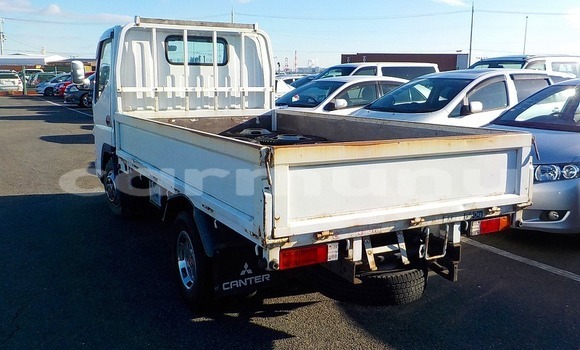 Buy Used Mitsubishi Van White Truck in Import - Dubai in Region of Bouenza Buy Used Mitsubishi Van White Truck in Import - Dubai in Region of Bouenza