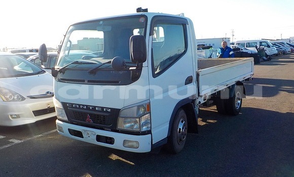 Buy Used Mitsubishi Van White Truck in Import - Dubai in Region of Bouenza Buy Used Mitsubishi Van White Truck in Import - Dubai in Region of Bouenza