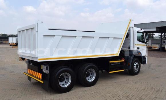 Acheter Import Utilitaire Mitsubishi Van Blanc à Import - Dubai, Région de la Bouenza Acheter Import Utilitaire Mitsubishi Van Blanc à Import - Dubai, Région de la Bouenza