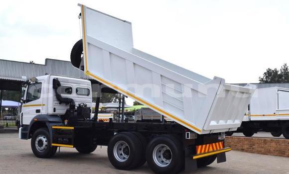 Acheter Import Utilitaire Mitsubishi Van Blanc à Import - Dubai, Région de la Bouenza Acheter Import Utilitaire Mitsubishi Van Blanc à Import - Dubai, Région de la Bouenza