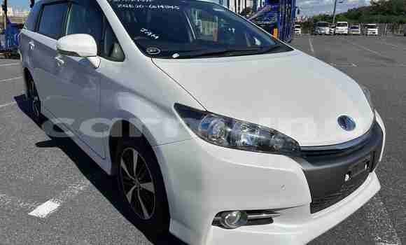 Buy Used Toyota Wish White Car in Import - Dubai in Region of Bouenza Buy Used Toyota Wish White Car in Import - Dubai in Region of Bouenza