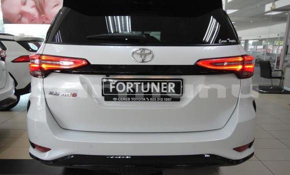 Buy Used Toyota Fortuner White Car in Import - Dubai in Region of Bouenza Buy Used Toyota Fortuner White Car in Import - Dubai in Region of Bouenza