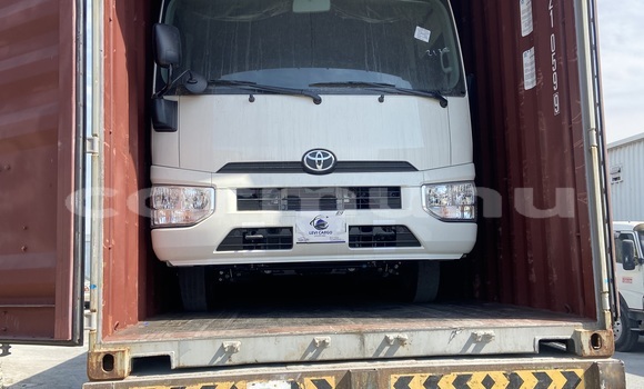 Acheter Neuf Voiture Toyota Coaster Blanc à Brazzaville, Commune de Brazzaville Acheter Neuf Voiture Toyota Coaster Blanc à Brazzaville, Commune de Brazzaville
