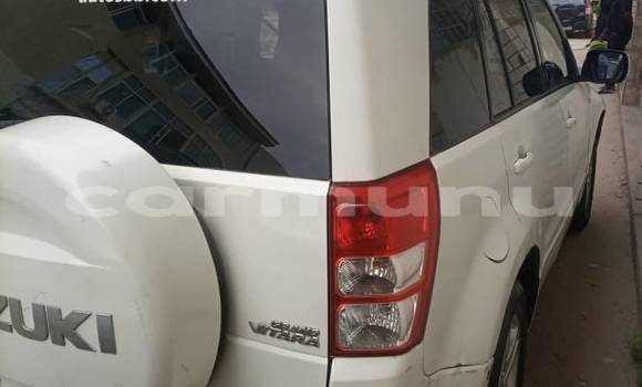 Acheter Occasion Voiture Suzuki Vitara Blanc à Brazzaville, Commune de Brazzaville Acheter Occasion Voiture Suzuki Vitara Blanc à Brazzaville, Commune de Brazzaville