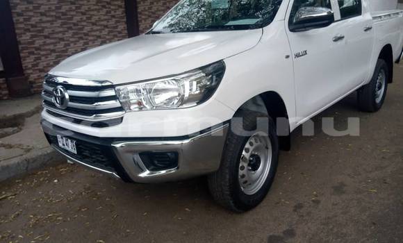 Acheter Occasion Voiture Toyota Hilux Blanc à Brazzaville, Commune de Brazzaville Acheter Occasion Voiture Toyota Hilux Blanc à Brazzaville, Commune de Brazzaville