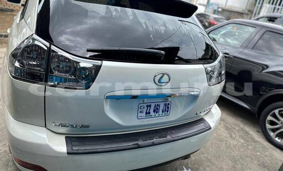 Acheter Occasion Voiture Lexus RX 330 Blanc à Brazzaville, Commune de Brazzaville Acheter Occasion Voiture Lexus RX 330 Blanc à Brazzaville, Commune de Brazzaville