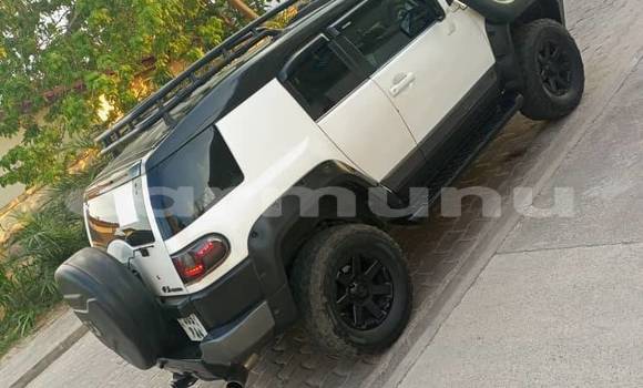 Acheter Occasion Voiture Toyota FJ Cruiser Blanc à Brazzaville, Commune de Brazzaville Acheter Occasion Voiture Toyota FJ Cruiser Blanc à Brazzaville, Commune de Brazzaville