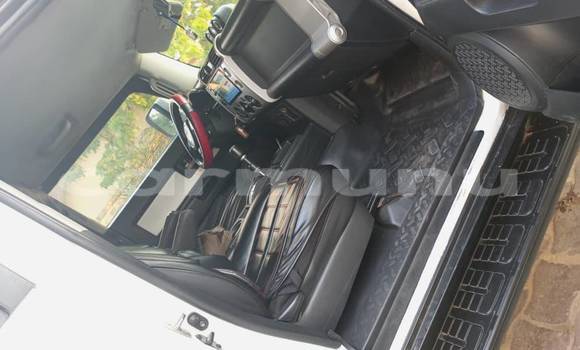 Acheter Occasion Voiture Toyota FJ Cruiser Blanc à Brazzaville, Commune de Brazzaville Acheter Occasion Voiture Toyota FJ Cruiser Blanc à Brazzaville, Commune de Brazzaville