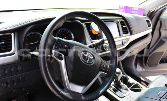 Acheter Occasion Voiture Toyota Highlander Bleu à Brazzaville, Commune de Brazzaville Acheter Occasion Voiture Toyota Highlander Bleu à Brazzaville, Commune de Brazzaville