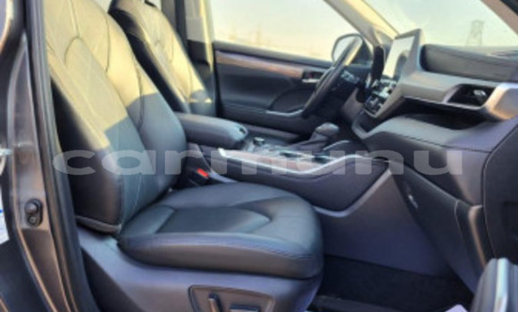 Buy Used Toyota C-HR Silver Car in Brazzaville in Municipality of Brazzaville Buy Used Toyota C-HR Silver Car in Brazzaville in Municipality of Brazzaville