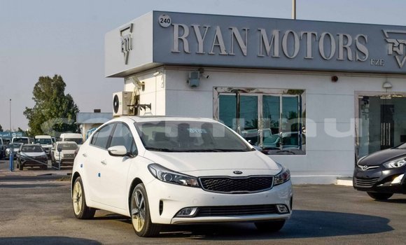 Acheter Import Voiture Kia Cerato Blanc à Import - Dubai, Région de la Bouenza