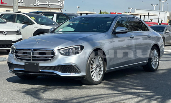 Acheter Occasion Voiture Mercedes-Benz E–Class Gris à Brazzaville, Commune de Brazzaville Acheter Occasion Voiture Mercedes-Benz E–Class Gris à Brazzaville, Commune de Brazzaville