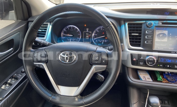 Acheter Occasion Voiture Toyota Highlander Bleu à Brazzaville, Commune de Brazzaville Acheter Occasion Voiture Toyota Highlander Bleu à Brazzaville, Commune de Brazzaville