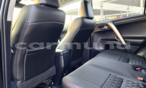 Acheter Occasion Voiture Toyota RAV4 Noir à Brazzaville, Commune de Brazzaville Acheter Occasion Voiture Toyota RAV4 Noir à Brazzaville, Commune de Brazzaville