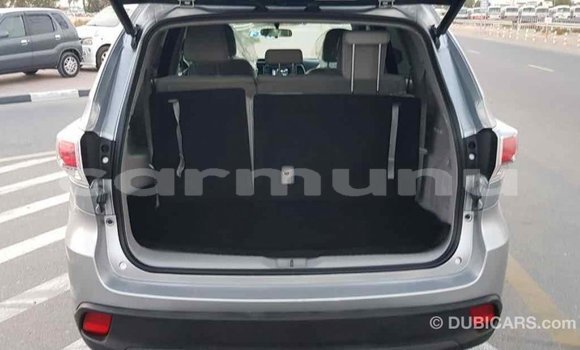 Buy Import Toyota Highlander Other Car in Import - Dubai in Region of Bouenza Buy Import Toyota Highlander Other Car in Import - Dubai in Region of Bouenza