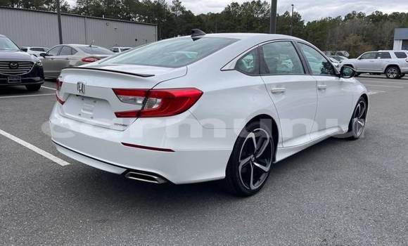 Acheter Occasion Voiture Honda Accord Blanc à Brazzaville, Commune de Brazzaville Acheter Occasion Voiture Honda Accord Blanc à Brazzaville, Commune de Brazzaville