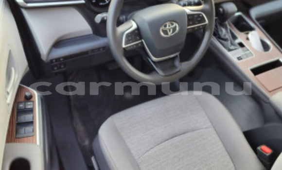Buy Used Toyota Sienna Red Car in Brazzaville in Municipality of Brazzaville Buy Used Toyota Sienna Red Car in Brazzaville in Municipality of Brazzaville
