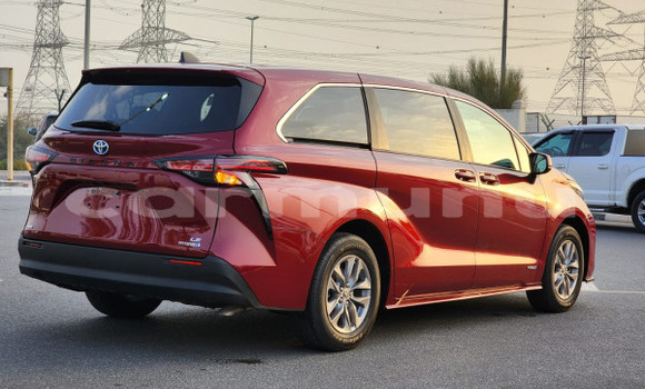 Buy Used Toyota Sienna Red Car in Brazzaville in Municipality of Brazzaville Buy Used Toyota Sienna Red Car in Brazzaville in Municipality of Brazzaville