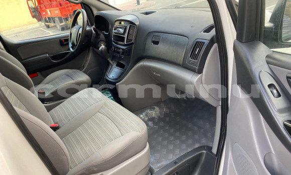 Acheter Occasion Voiture Hyundai H1 Blanc à Brazzaville, Commune de Brazzaville Acheter Occasion Voiture Hyundai H1 Blanc à Brazzaville, Commune de Brazzaville